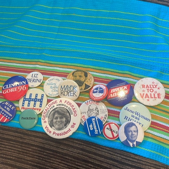 Vintage politic buttons - Picture 1 of 9
